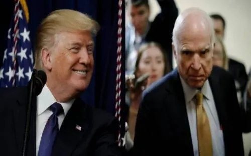 “Señor Presidente, deje de atacar a la prensa”, McCain insta a Trump