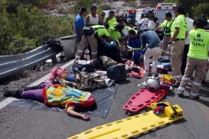 Estado y municipio coordinaron acciones para atender volcadura en “El Aguacate”