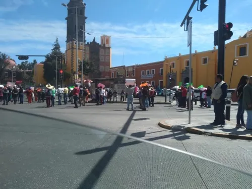 Naranjitas protestan contra la reelección de Pérez Xilotl