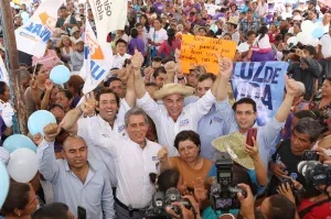 Tony Gali va por impulso al comercio en Santiago Miahuatlán