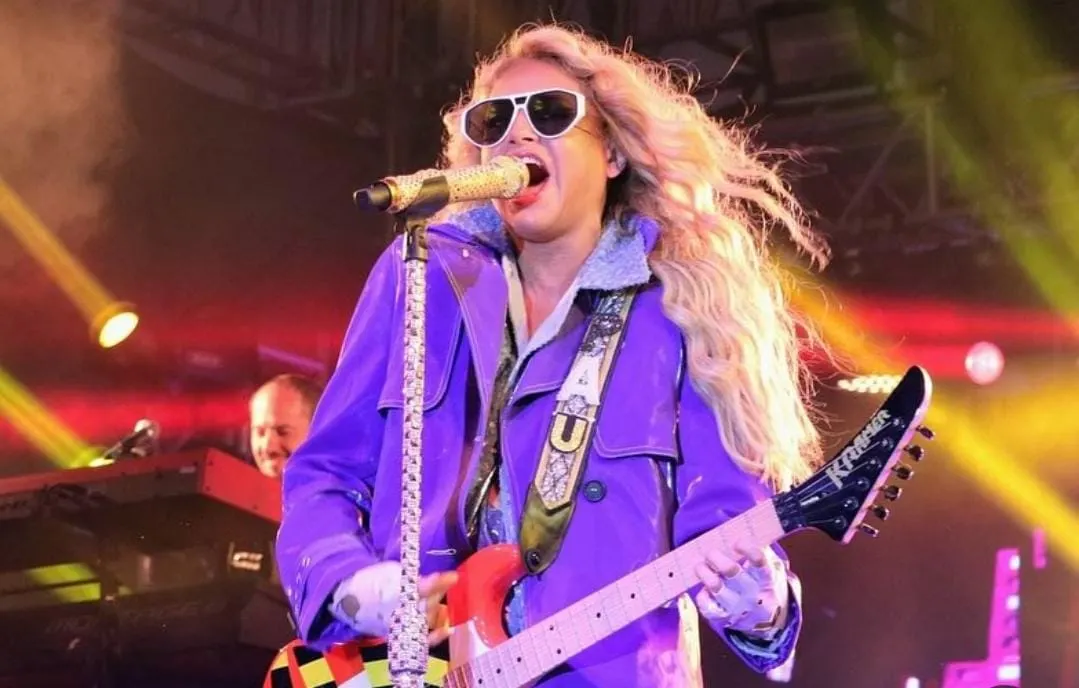 El Baterista Luis Martínez defiende a Paulina Rubio tras críticas en la Arena CDMX