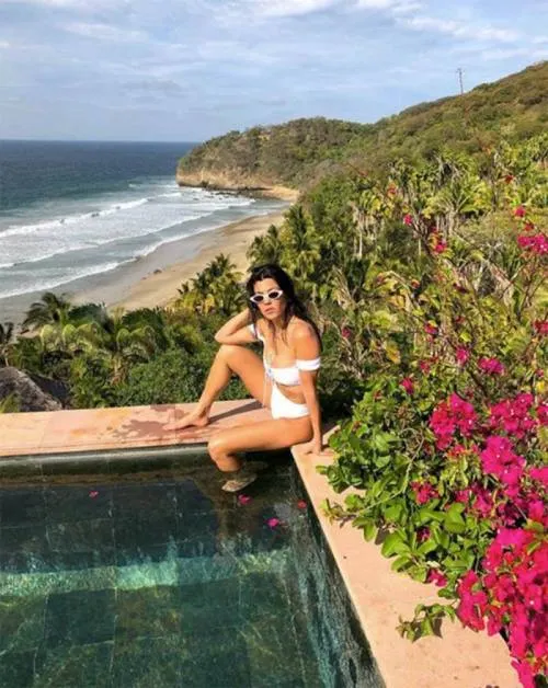 Kourtney Kardashian y su figura en diminuto bikini rompen el internet