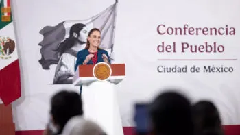 Sheinbaum entrega al Congreso iniciativa de reforma electoral