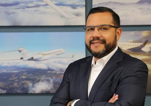 Egresado UDLAP, vicepresidente de Bombardier Aerospace México