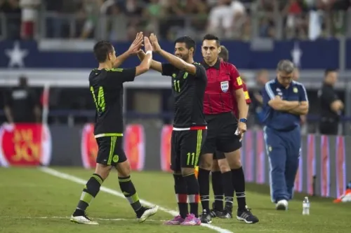 Carlos Vela asegura que ‘Chicharito’ es muy malo en videojuegos