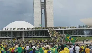 Simpatizantes de Jair Bolsonaro atacan la Presidencia, el Congreso y el Tribunal de Brasil