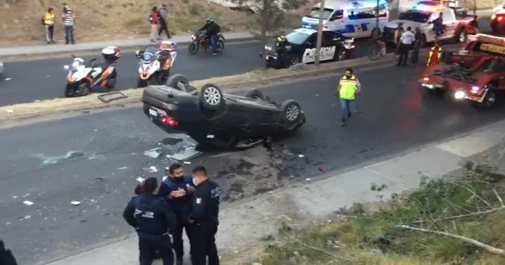 Accidente automovilístico en la Federal a Tlaxcala deja dos personas lesionadas