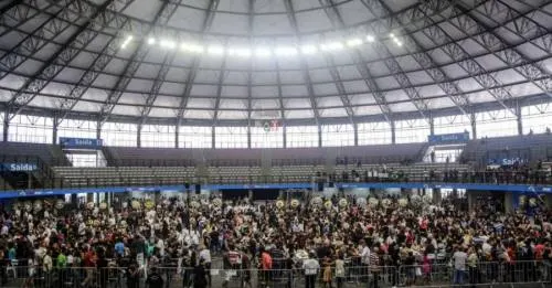 Funeral colectivo para víctimas de matanza en escuela de Brasil