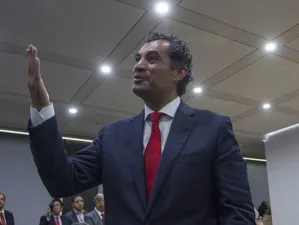 Mantener los precios artificiales de la gasolina, se hizo en el pasado: Ochoa