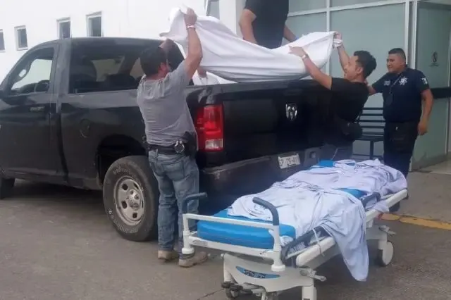 Indignación en Huauchinango por traslado de cadáver en camioneta; FGE se pronuncia