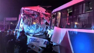 Un muerto y 40 heridos dejó choque entre dos ruta 67