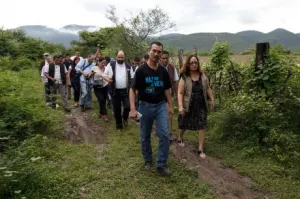 Hallan más fosas y restos humanos en Iguala