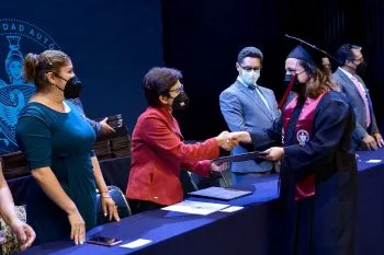 Preside Lilia Cedillo graduaciones de las licenciaturas en Criminología y Medicina de la BUAP