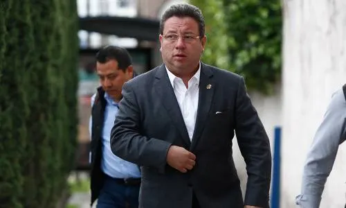 Eukid Castañón y los Lodos Cargados de Frustración