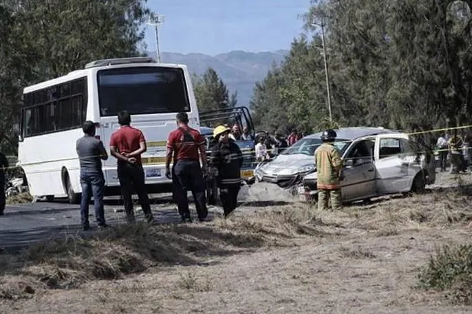 Choque frontal en Felipe Ángeles cobra dos vidas; investigan invasión de carril en la federal a Xalapa