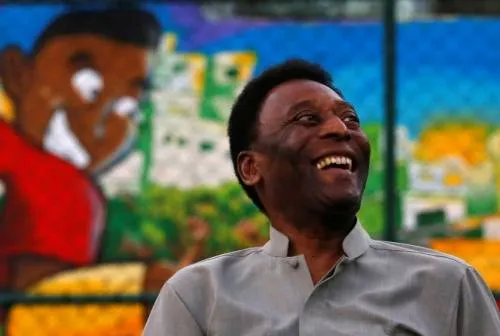 Pelé es dado de alta y regresa a casa