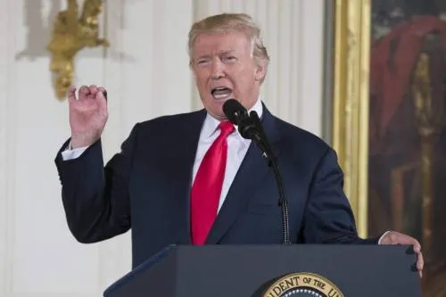 Trump desata su ira por la investigación sobre Rusia y busca detener filtraciones