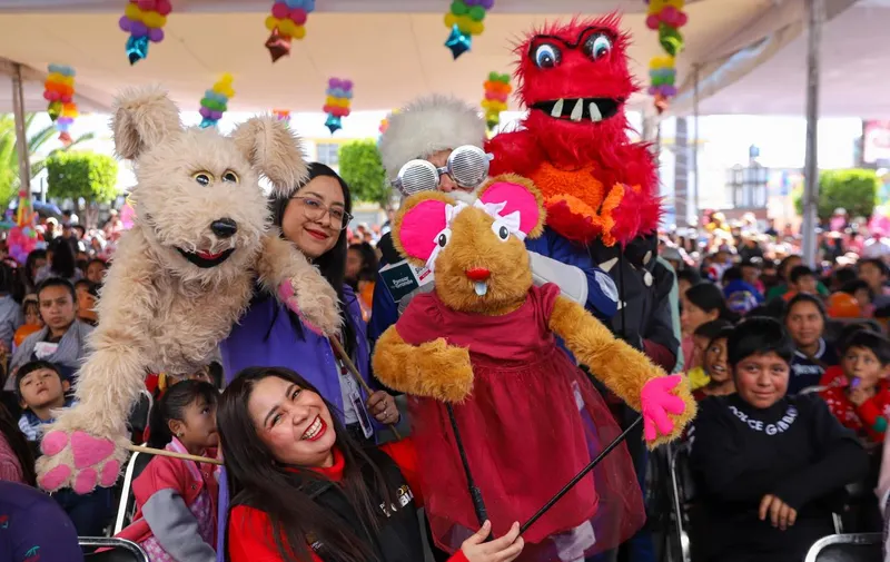 Gobierno de Puebla celebra el Día de Reyes con la entrega de miles de juguetes en 27 microrregiones