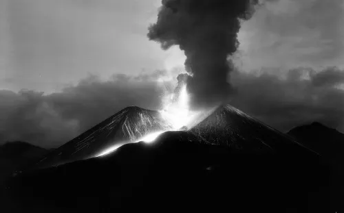 Investigan posible formación de volcán en Michoacán tras enjambre sísmico