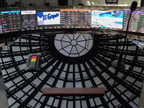 BMV suspende cotización de las acciones de ICA