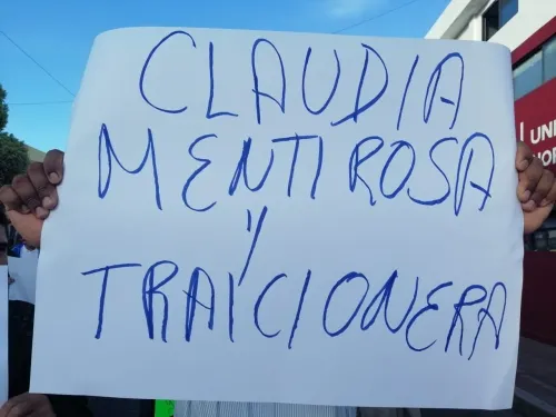 Trabajadores del Sindicato arremeten contra Claudia Rivera