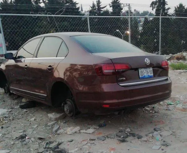 Desvalijan carros de personal del hospital La Margarita