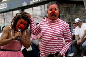 Payasos dispuestos a participar en audición siempre que permiso sea permanente