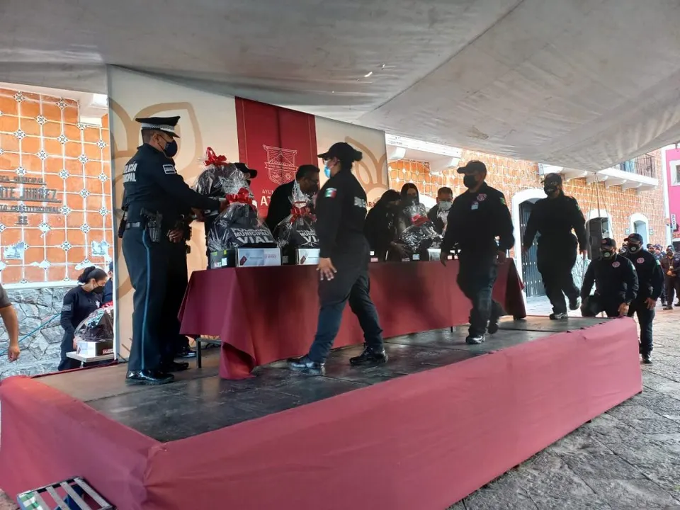 En Atlixco entregan 256 uniformes a los cuerpos de seguridad en coordinación con Gobierno del Estado