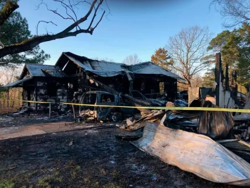 Mueren mujer y sus 6 hijos en incendio en EU