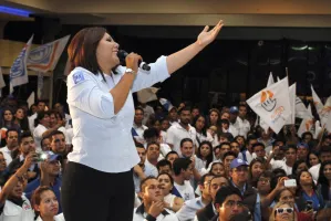 Genoveva Huerta agradece apoyo a más de 10 mil asistentes a encuentro albiazul