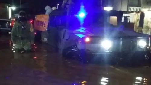 Evacuan a damnificados por lluvia en Amozoc