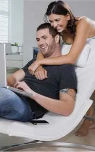 Comentar en Facebook produce tanto placer como tener sexo