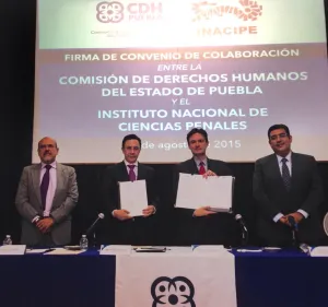 Firman convenio de colaboración la CDH Puebla y el Inacipe