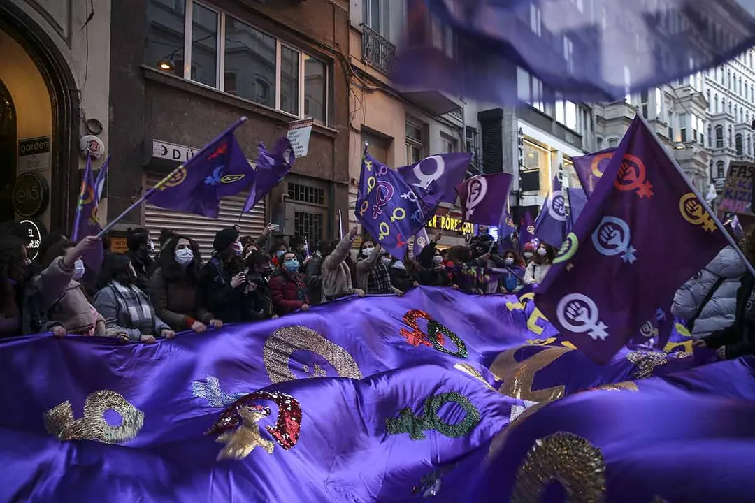 8M sacude el mundo, pandemia no debilita el movimiento feminista