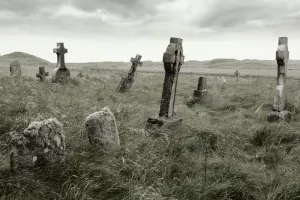 Exhuman viejos cadáveres de vampiros en Polonia
