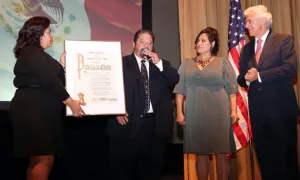 Reconocen apoyo de RMV a poblanos en Nueva York