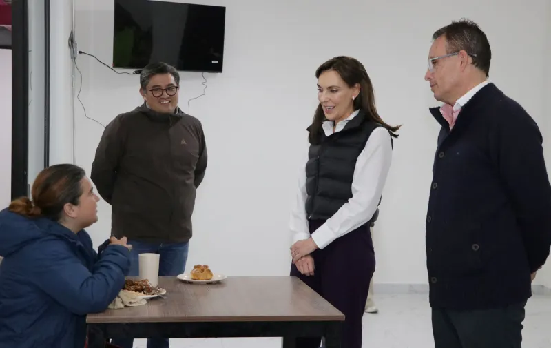 Convive MariElise Budib con usuarios del Dormitorio Municipal 