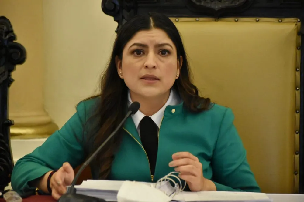 La Señora Fifí que Apoya a la 4T