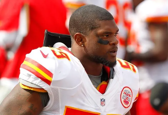 Tragedia en la NFL; jugador mata a su novia y luego se suicida