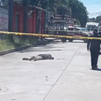 Policías de Coronango abaten a sujeto que atacó a oficial con un machete