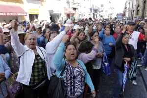 Pobladores de Ocoyucan se manifiestan en congreso, piden auditoría a edil