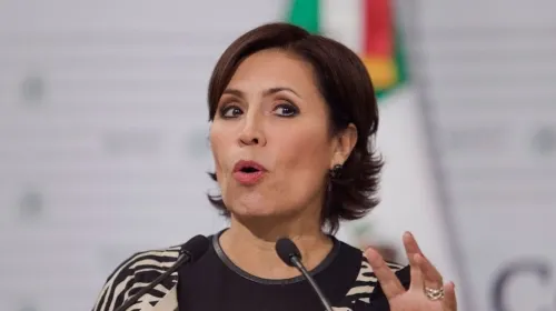 Rosario Robles supo de citatorio por los medios, no por la FGR