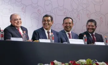 Acude Sergio Salomón al segundo informe de gobierno del presidente municipal de Zacatlán