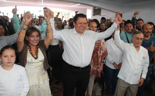 Intenta grupo pachequista frustrar asamblea para reelegir a Gonzalo Juárez