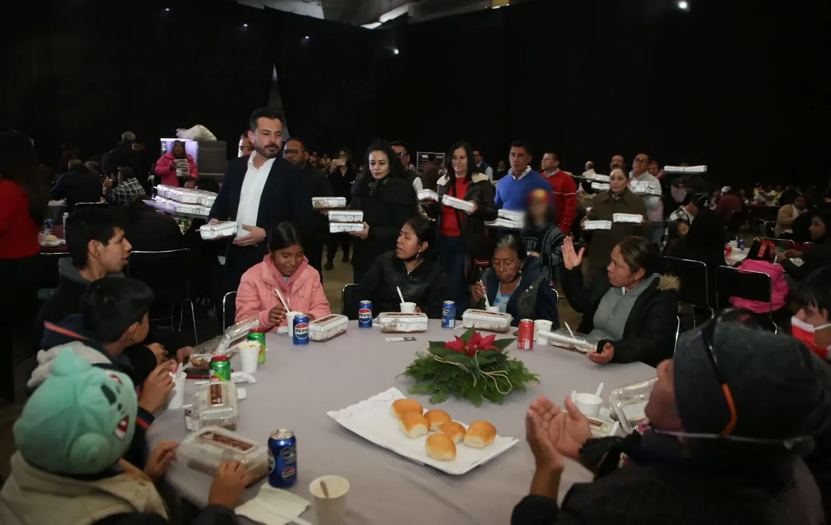 Gobierno de Puebla refrenda cercanía y apoyo a las familias poblanas en Cena Navideña