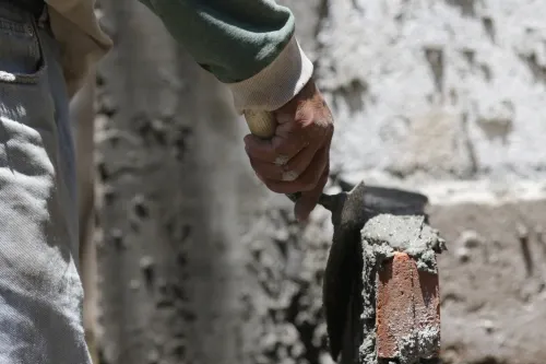 Sin celebrar Día de la Cruz; en febrero, casi 4 mil empleados de la construcción perdieron su empleo