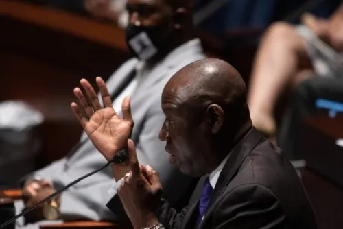 “Ya basta”, Philonise Floyd suplica al Congreso poner fin a sufrimiento de ciudadanos negros en EU