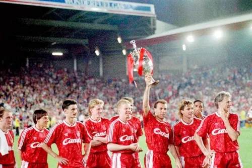 Liverpool espera que reanuden la Premier League para obtener su primer título en 30 años