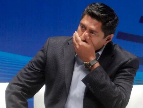 Miguel Huepa arremete contra Eduardo Rivera