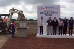 Coloca gobierno 1era piedra de BoxMark y El Calvario en Miahuatlán